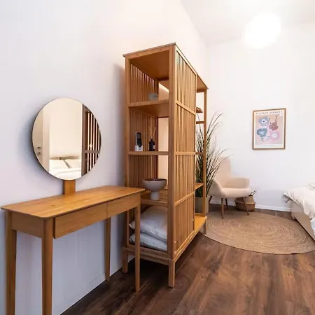 Designer Two Bedroom Apartman *