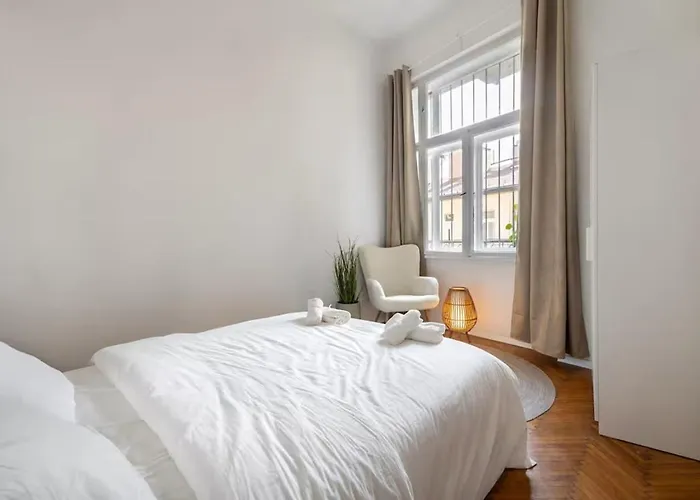 Designer Two Bedroom Apartamento