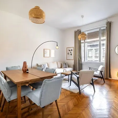 Appartement Designer Two Bedroom *