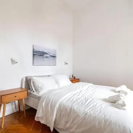 Designer Two Bedroom דירה בודפשט